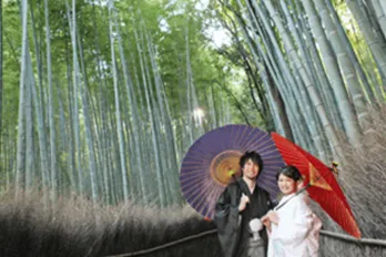人気の嵐山でフォトウェディング